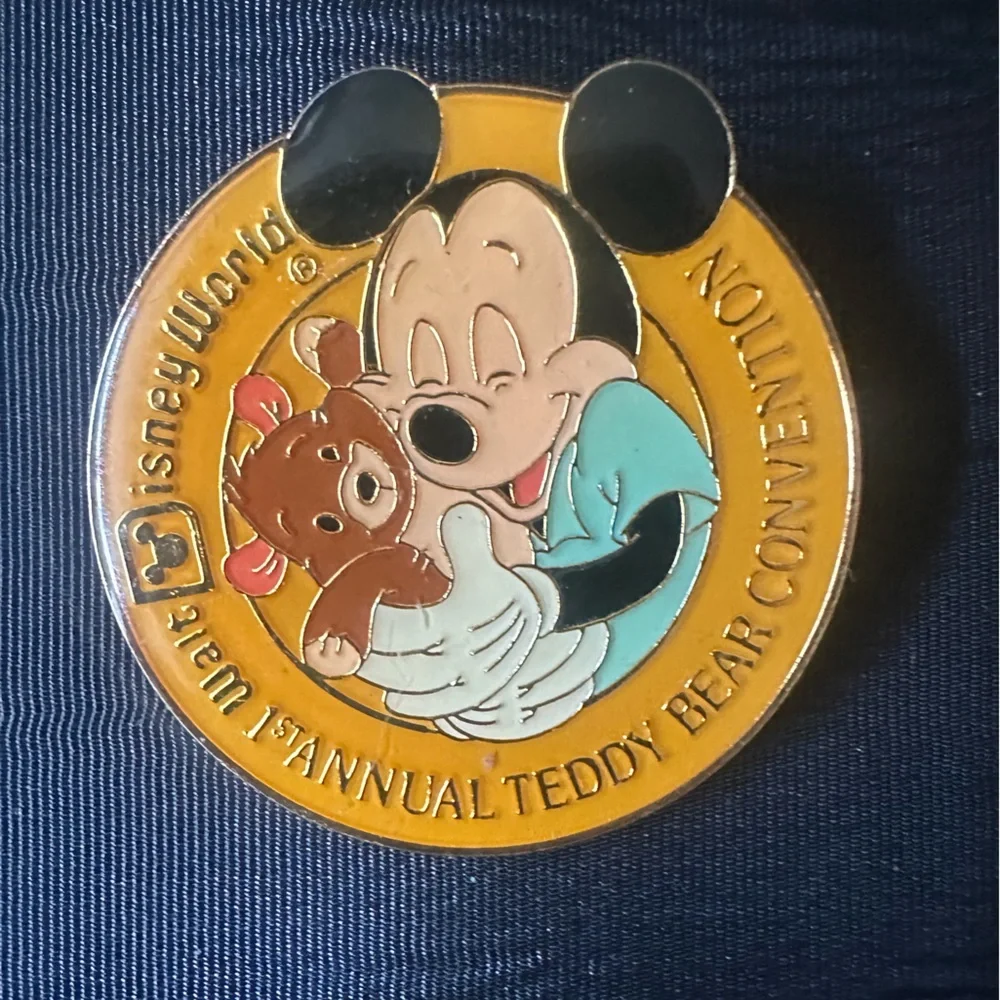 DISNEY Vintage 1st Annual Teddy Bear Convention Pin